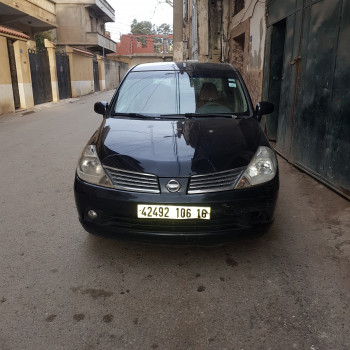 NISSAN TIIDA